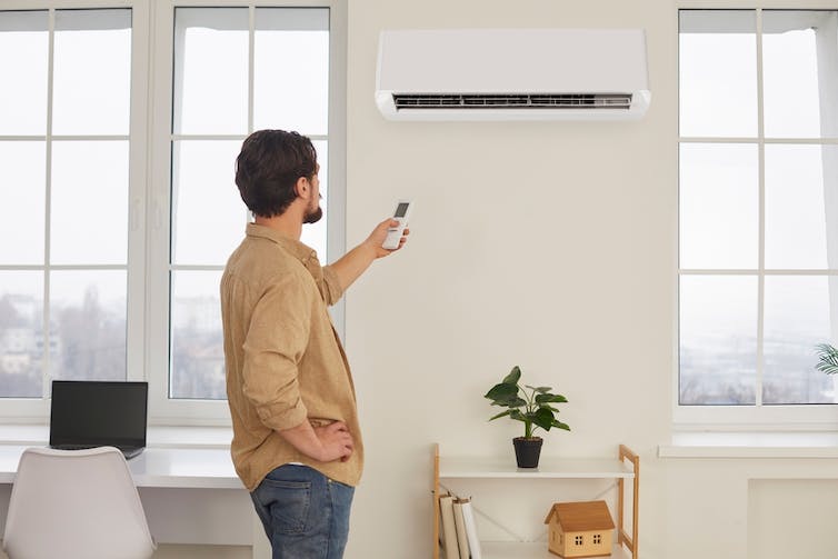 How do I use air conditioning efficiently?